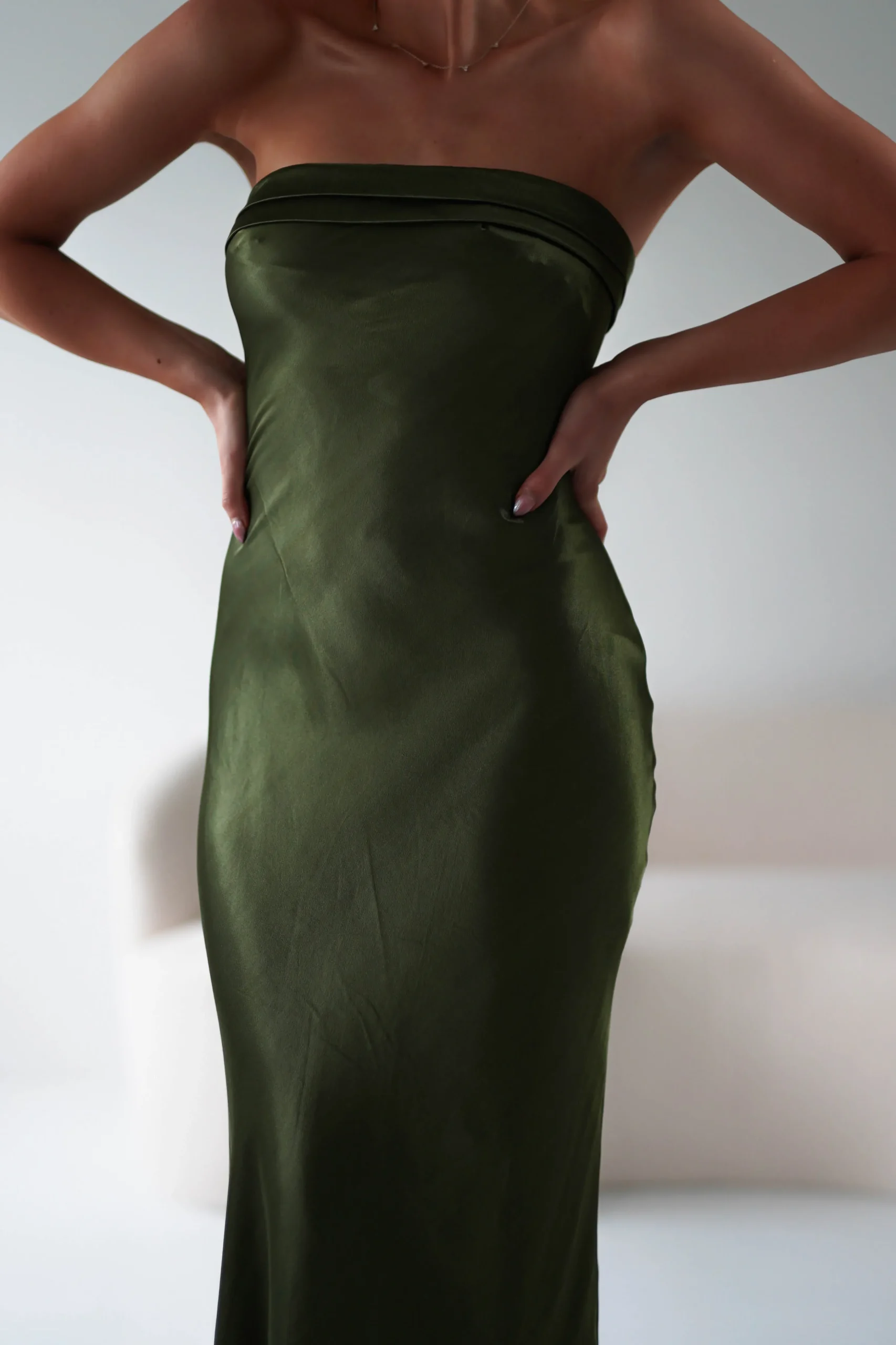 Outlet Lucia Soft Satin Slip Midi Dress | Olive Mittellange Kleider|Midi-kleider