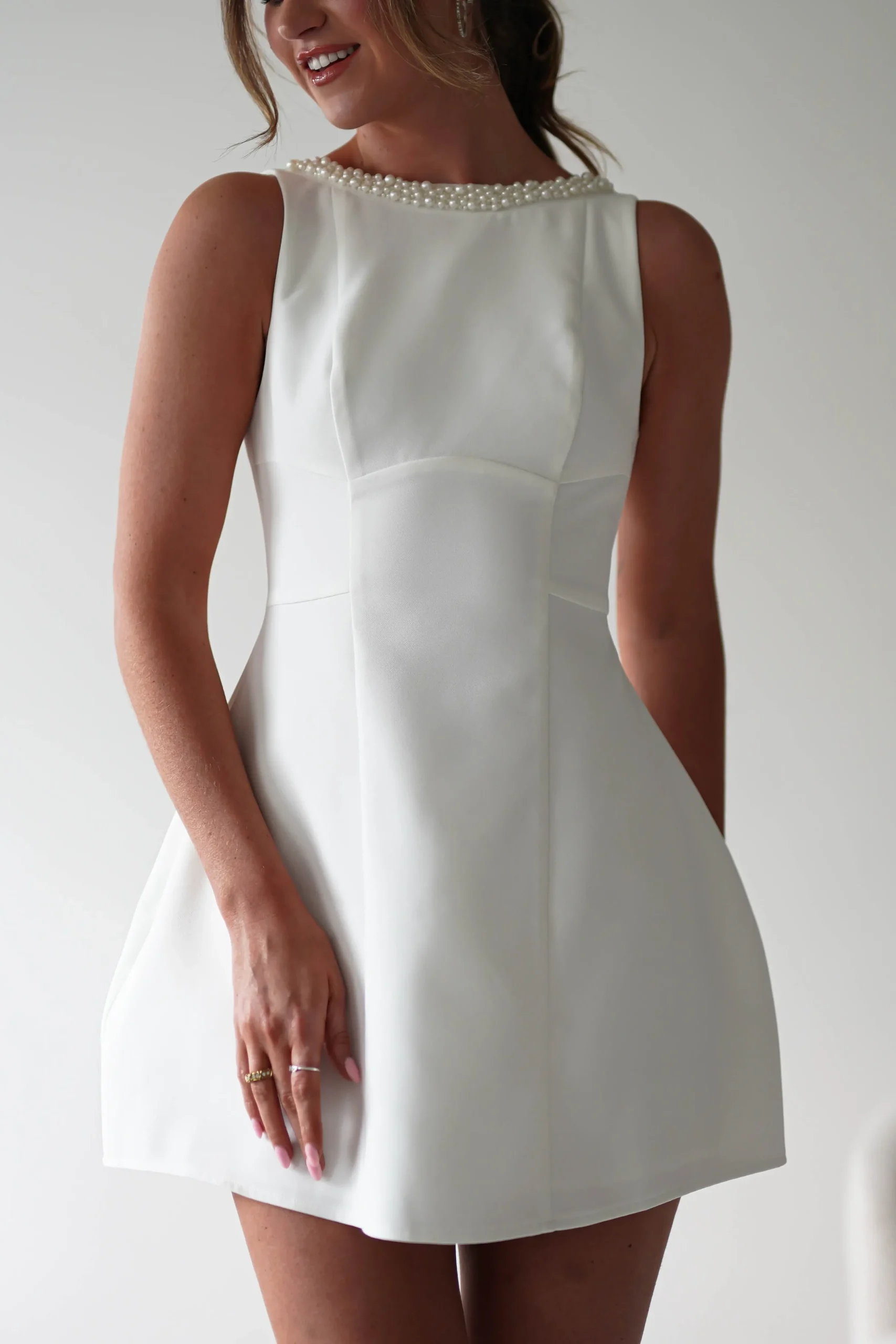 Fashion Polly Structured Pearl Detail Mini Dress | White Junggesellenabschiedskleider|Junggesellinnenabschied / Weiße Kleider