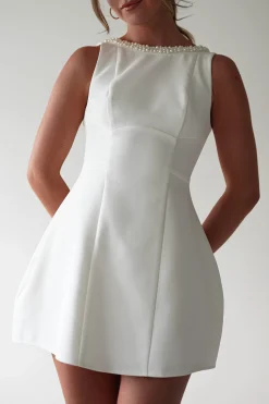 Fashion Polly Structured Pearl Detail Mini Dress | White Junggesellenabschiedskleider|Junggesellinnenabschied / Weiße Kleider