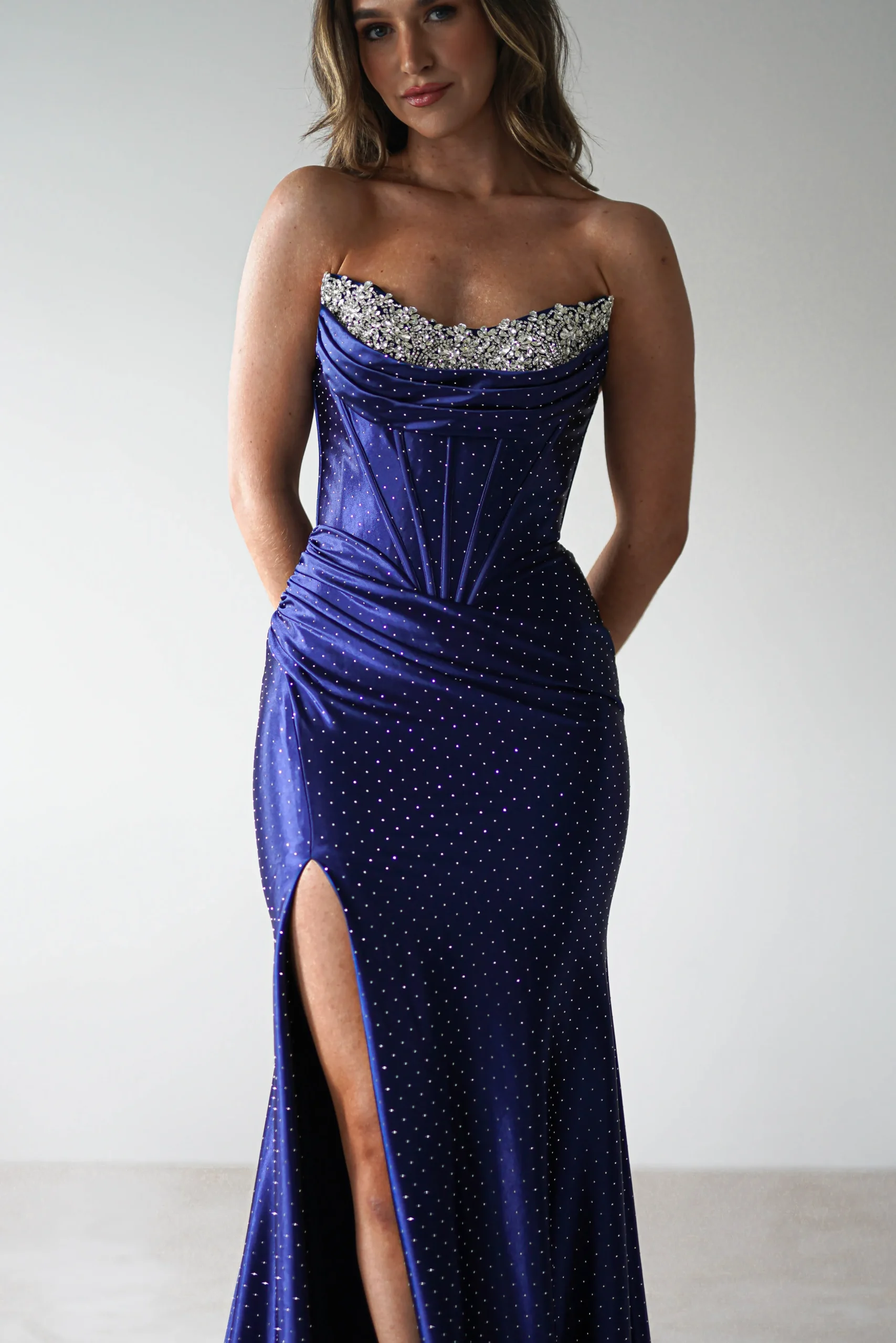 Online Pranvera Embellished Micro Crystal Gown | Dusty Navy Ballkleider|Ballkleider